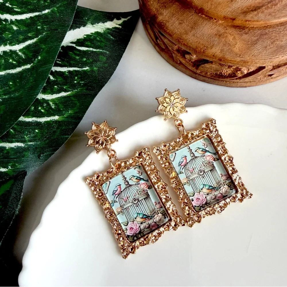 Birdcage Bird Art Cottage Shabby Chic Earrings Vintage Style Gold Baroque NEW